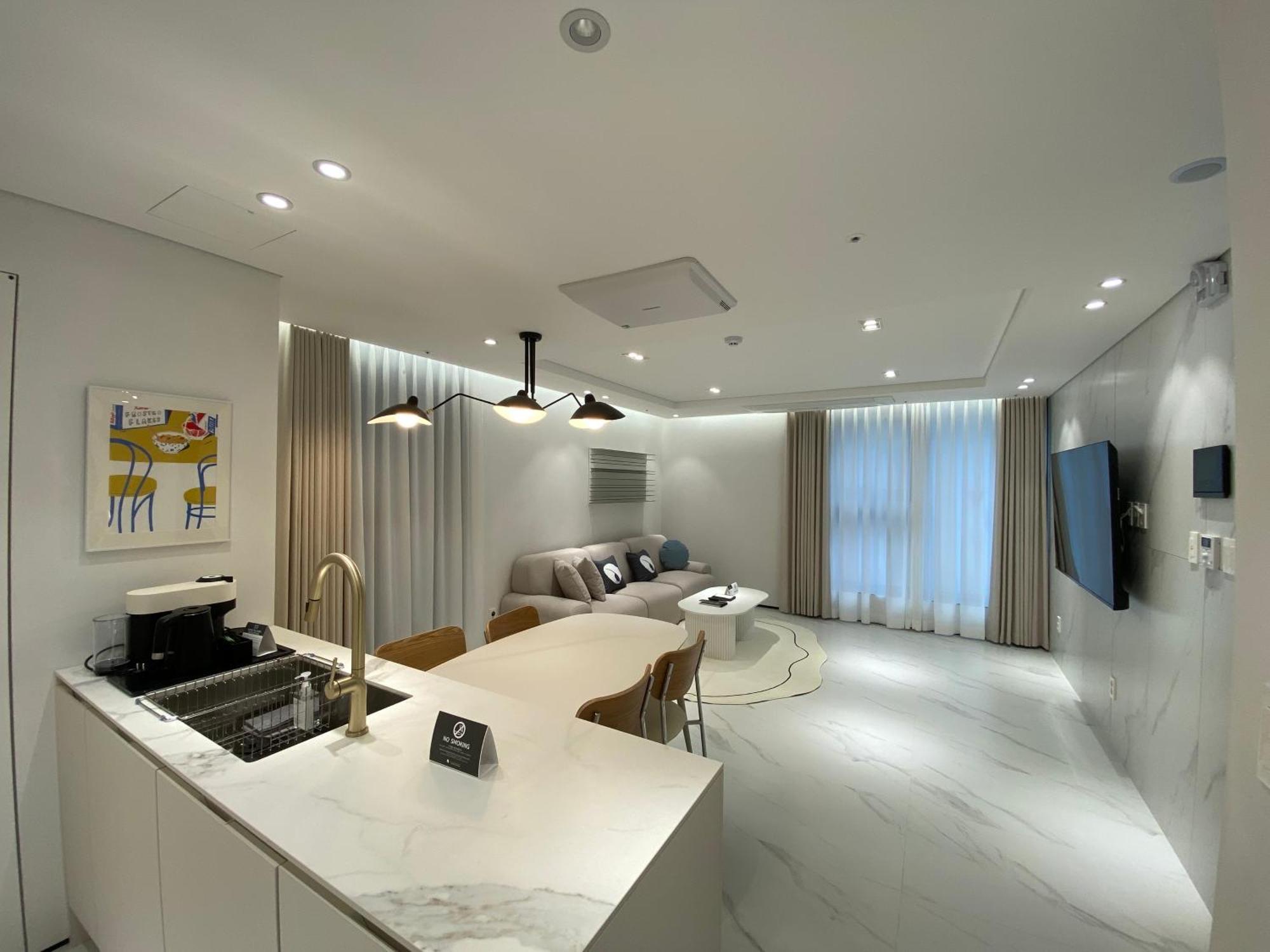 Hotel The Designers Lyj Suite Yeoksam 首爾 外观 照片